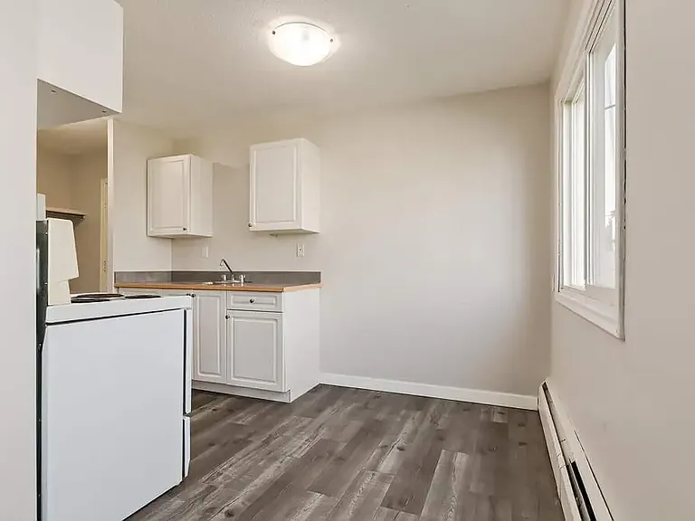 3901 50a Ave #9 — Photo 8