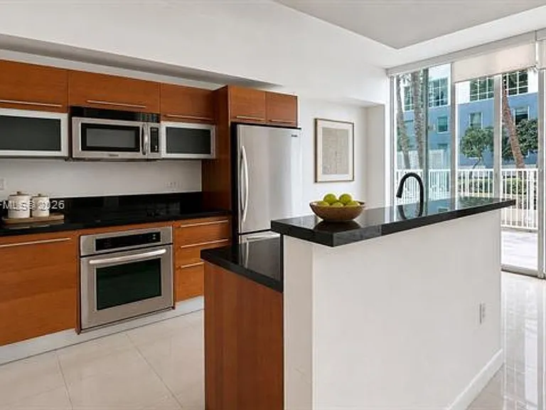 253 NE 2nd St #CU-802 — Photo 1