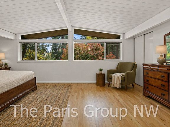3rd image of 12205 NE 65th St