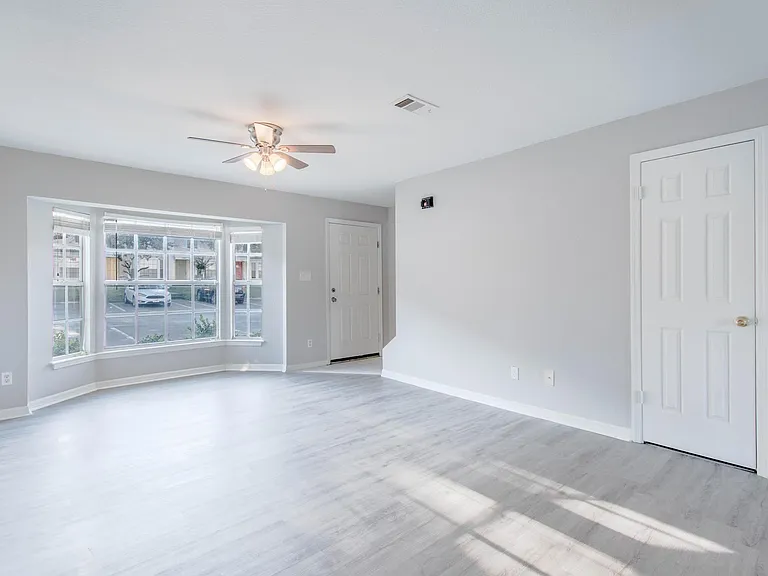 13545 Embassy Park Ct #13545 — Photo 5