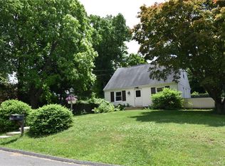 26 Crane Rd N, Stamford, CT 06902