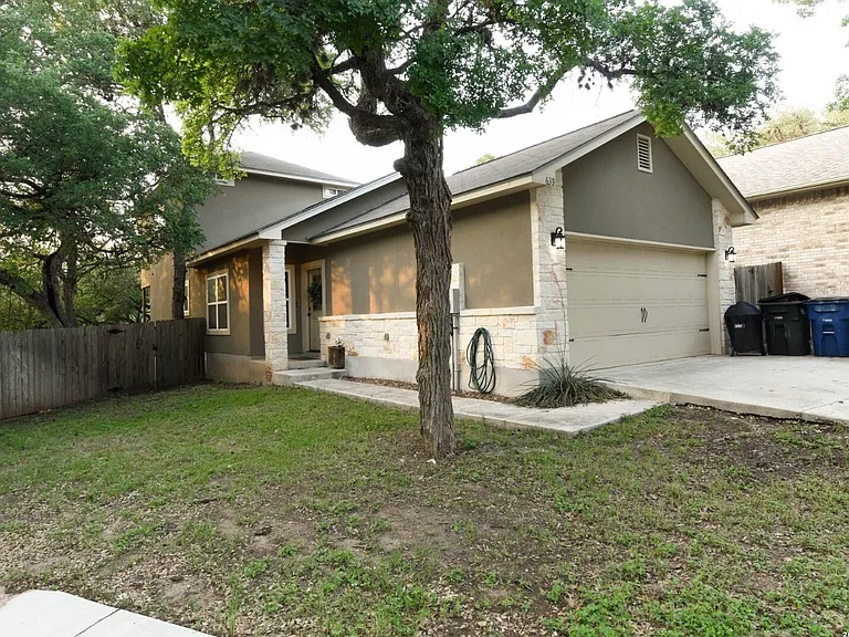 239 Bluffside Dr — Photo 2