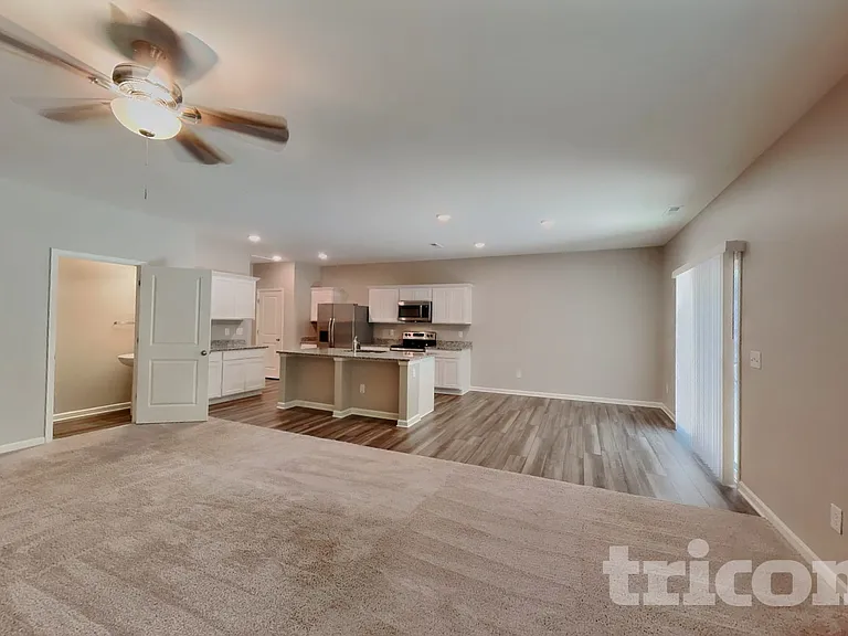 105 Meadow Vista Ln — Photo 2