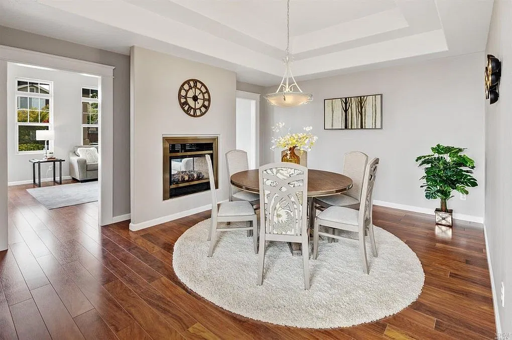 3 bed, 2.5 bath, 2400 sqft, $4,100 — Photo 4