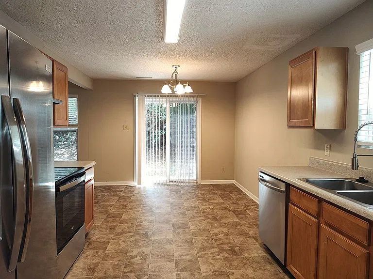 2038 Dunsmore Ln — Photo 3