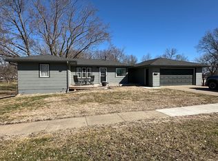 521 W Hutchings St, Winterset, IA 50273