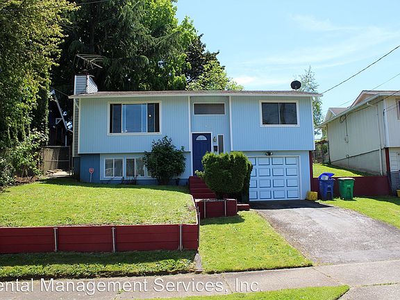 2nd image of 1426 NE Holland St