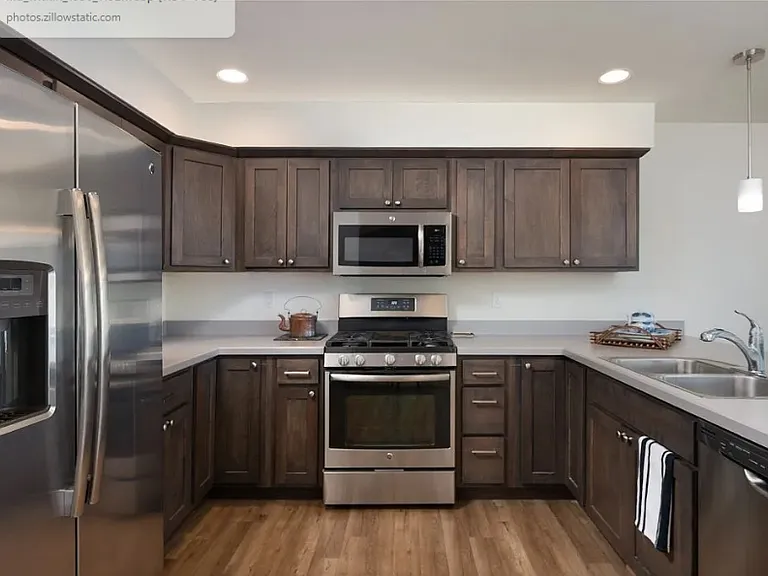 207 Main St #D — Photo 1