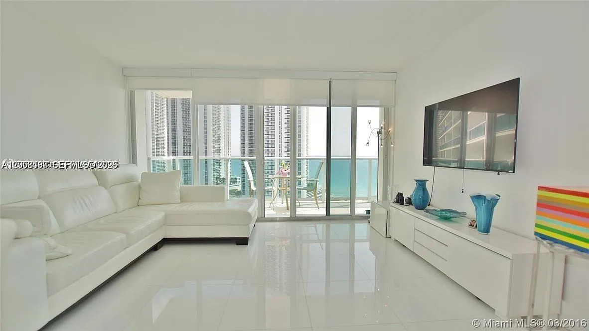 Building Photo - 100 Bayview Dr #1811