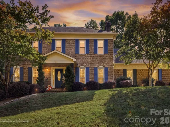 1249 Ashley Creek Dr, Matthews, NC 28105