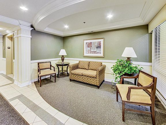 3rd image of 2335 W Belle Plaine Ave APT 315