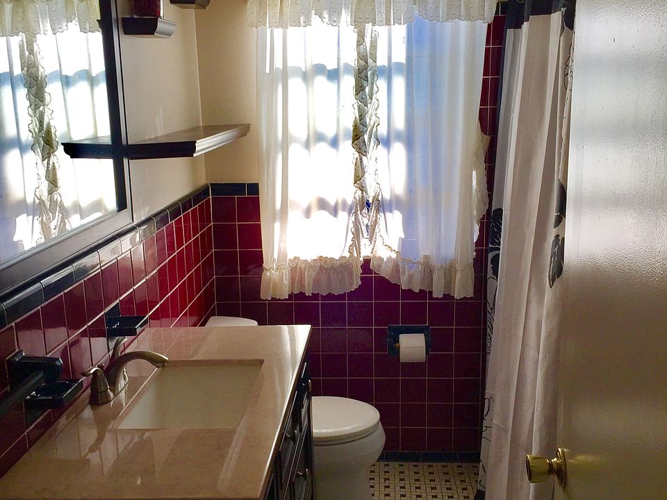 2nd image of 807 Moran Ave