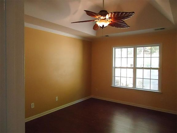 5th image of 73 Oak Hill Dr