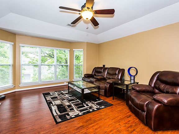 3rd image of 509 Graham St #3G