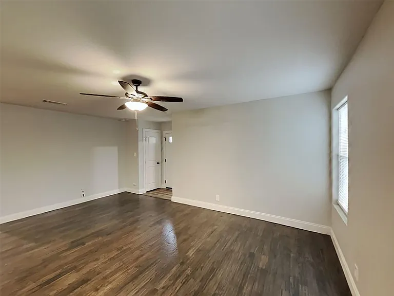 2445 McAdoo Ln — Photo 4