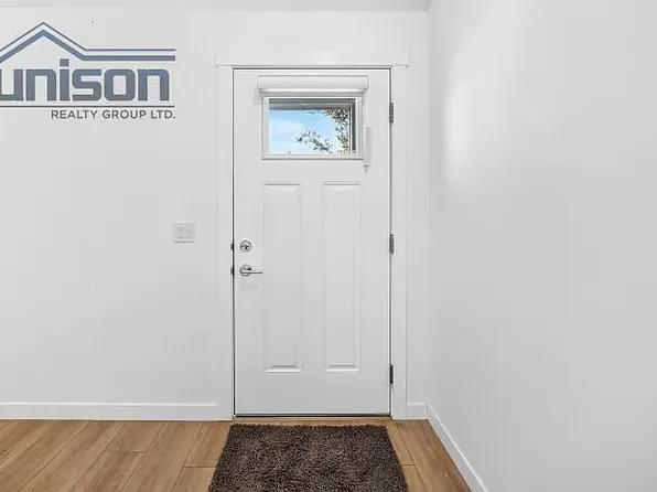 175 Greenbriar Pl NW, Calgary, AB T3B 6J1