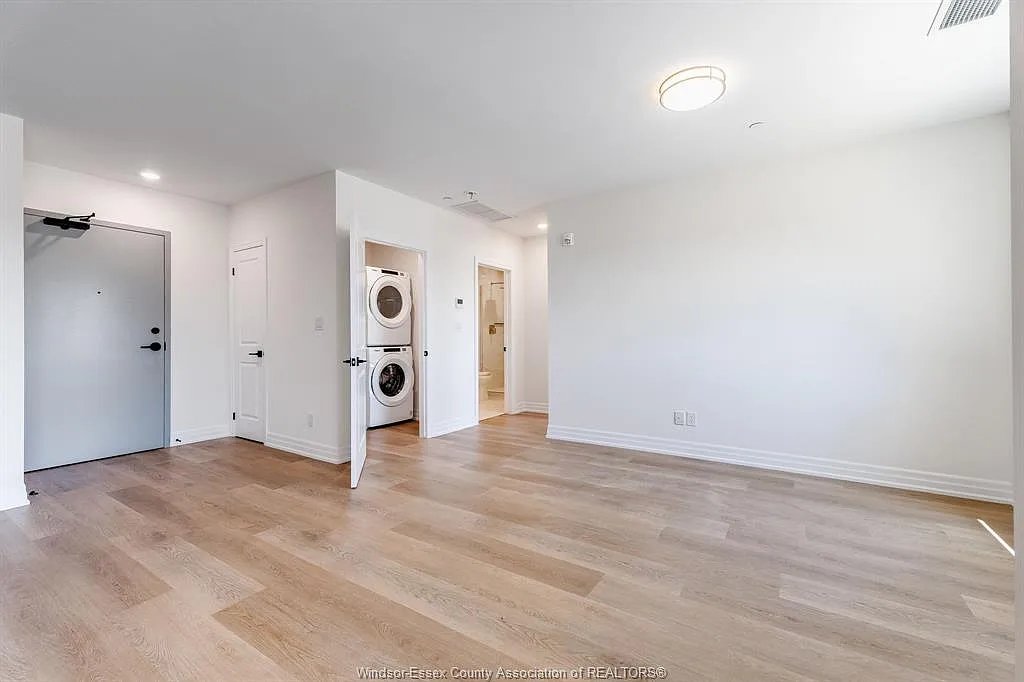 1 bed, 1.0 bath, 722 sqft, $1,900 — Photo 3