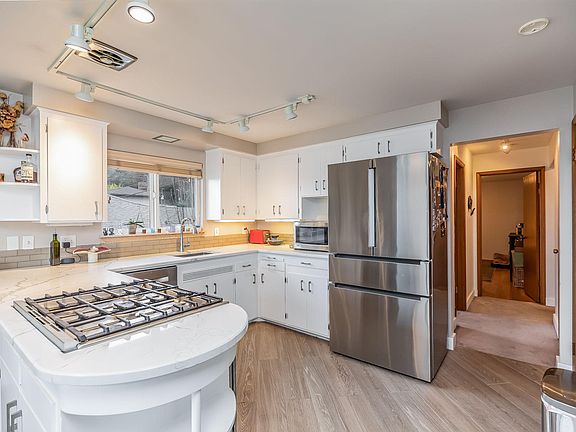Upper kitchen