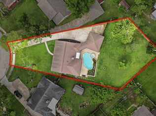 59 S Shamrock Ct, Lake Jackson, TX 77566