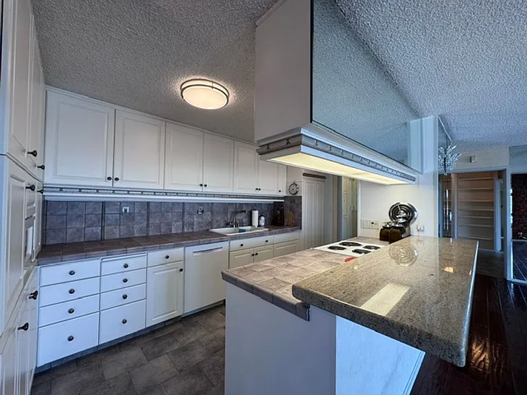 5400 The Toledo #410 — Photo 12