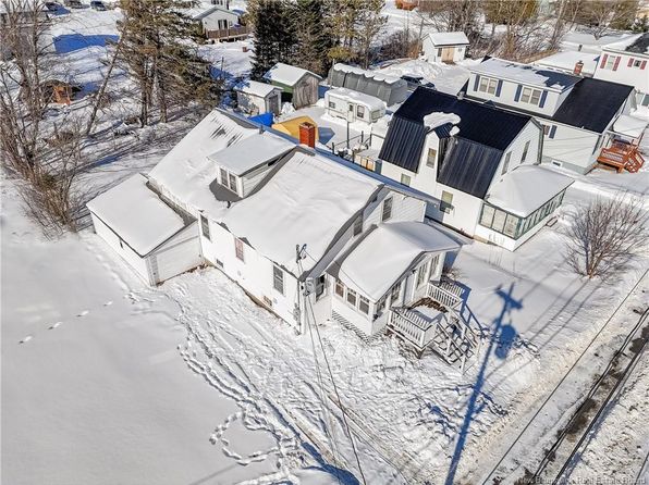 67 Saunders Rd, McAdam, NB E6J 1L4