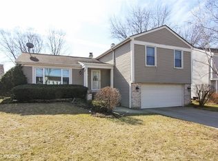 207 Arcadia Ct, Vernon Hills, IL