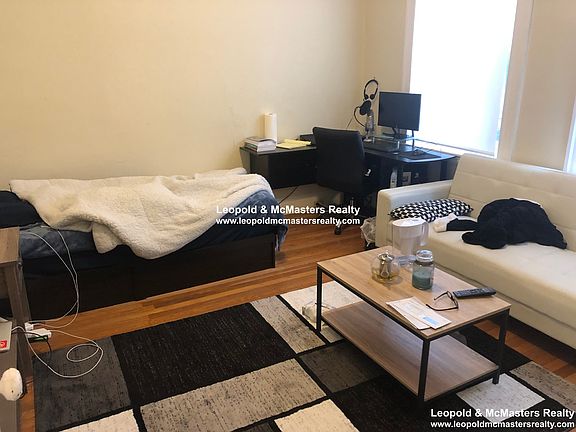 5th image of 32 Woodstock Ave #1