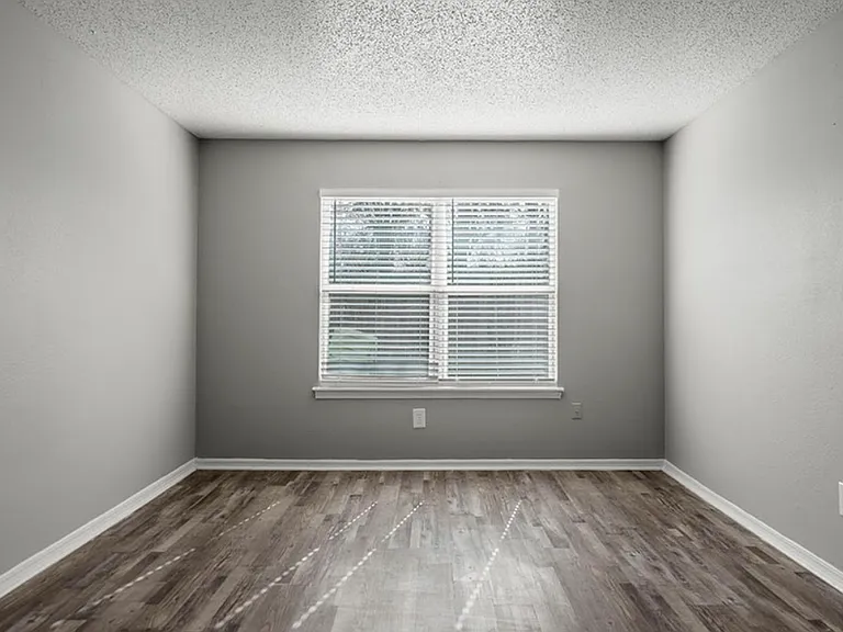 Willow Park Apartments — Photo 7