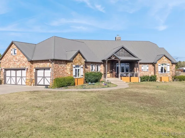 908 W 9th St, Cushing, OK 74023