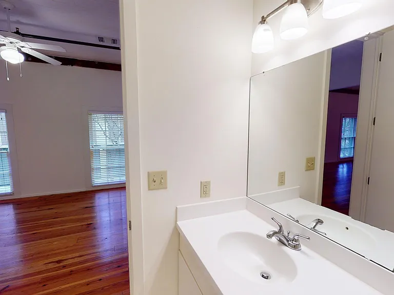 509 Baronne St #101 — Photo 8