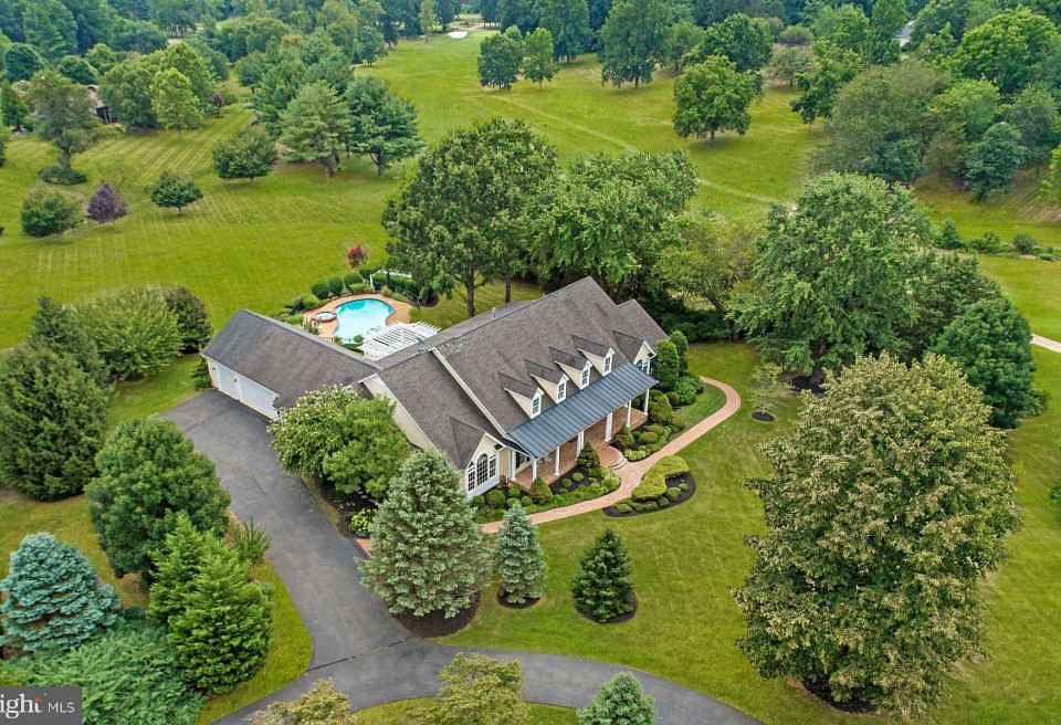 1st image of 16013 Berkeley Dr