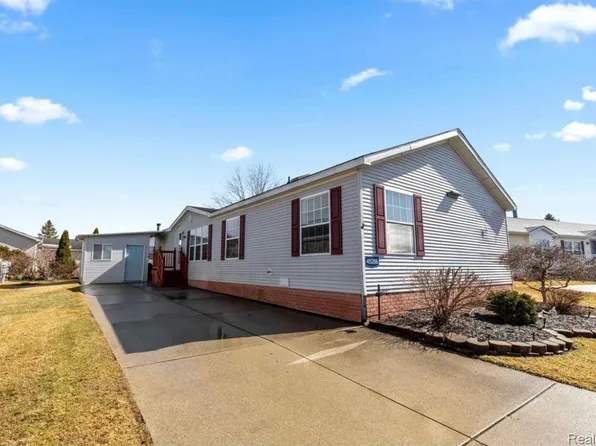 45288 Burgundy Dr, Macomb, MI 48044