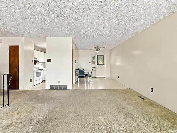 5th image of 125 Arnason CRESCENT