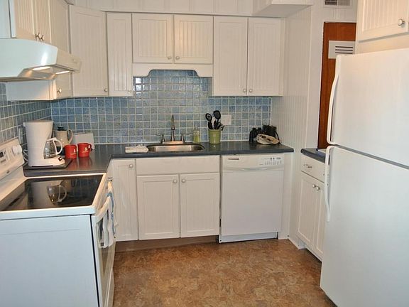 5th image of 529 W Lakeshore Dr SE
