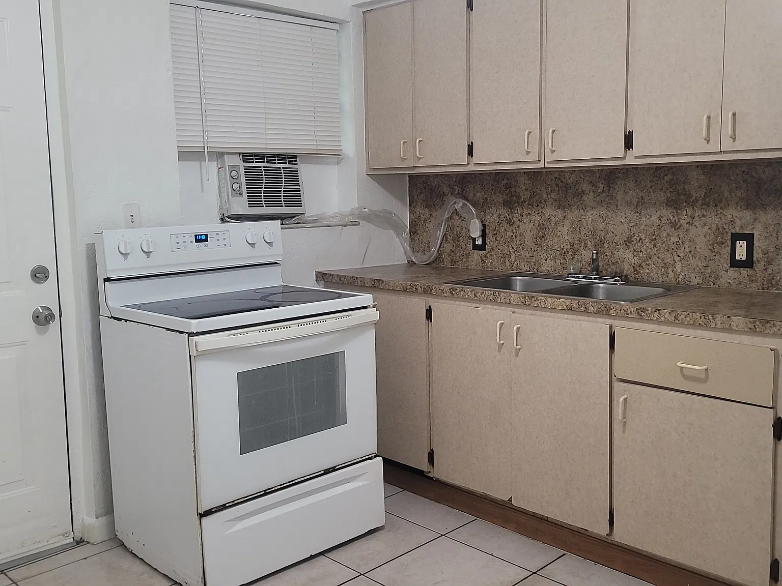 1 bed, 400 sqft, $1,250 — Photo 4