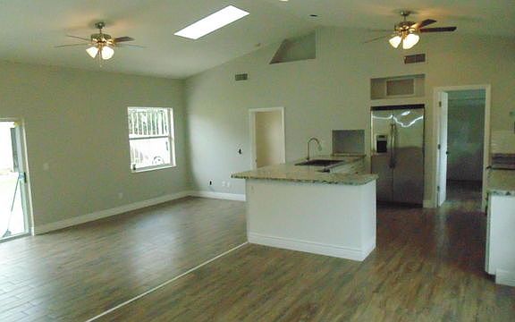 3rd image of 1476 Vine St