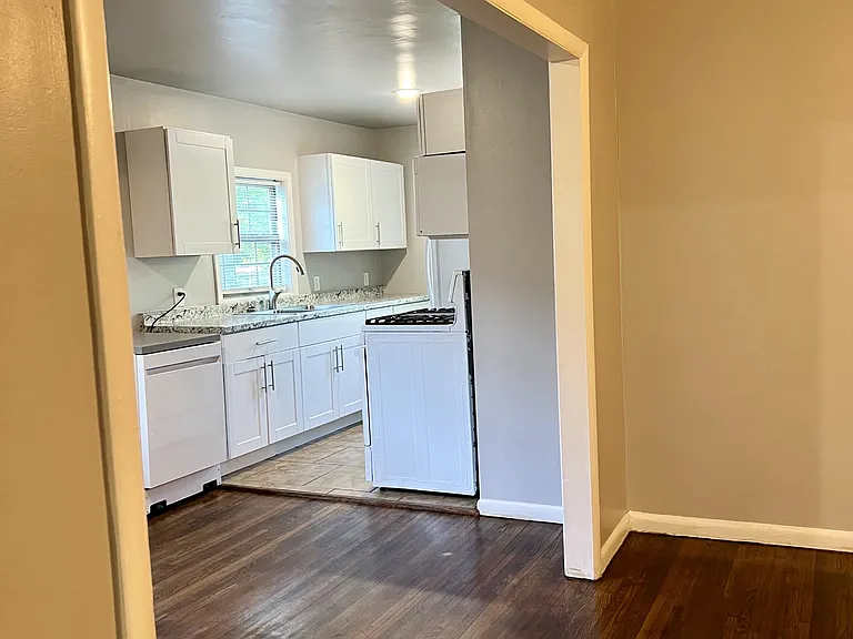 107 N Gillette Ave — Photo 20