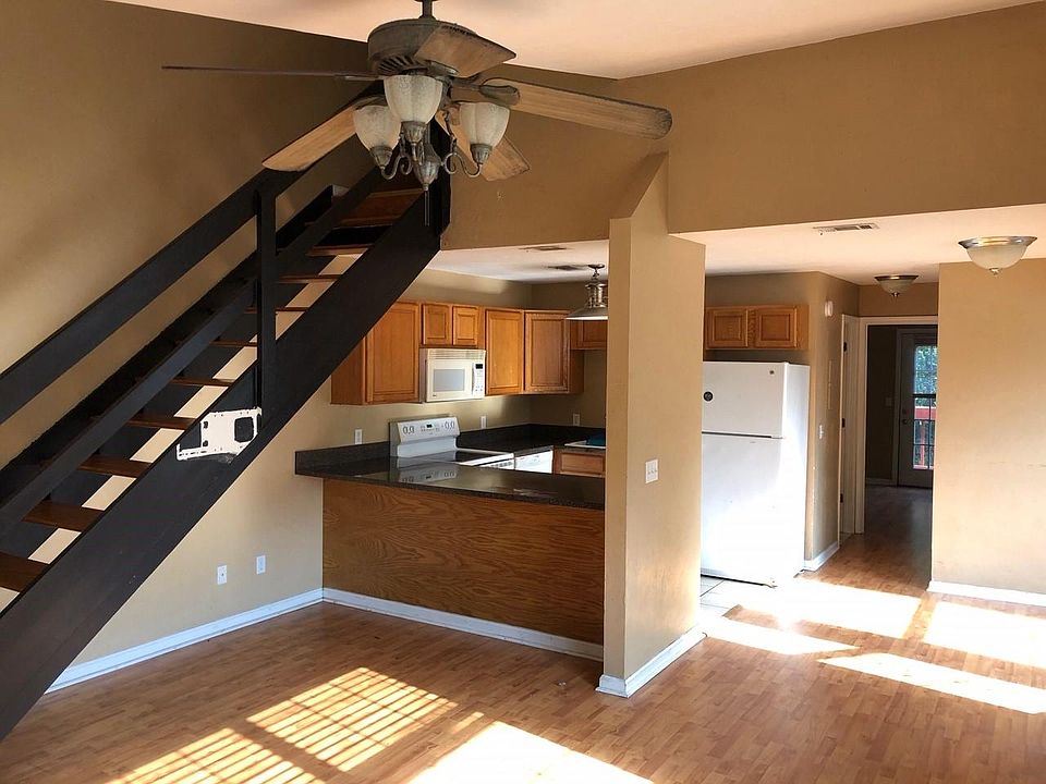 Living Room (looking to kitchen)