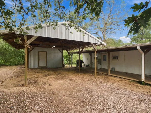493 Lattimer Dr, Livingston, TX 77351