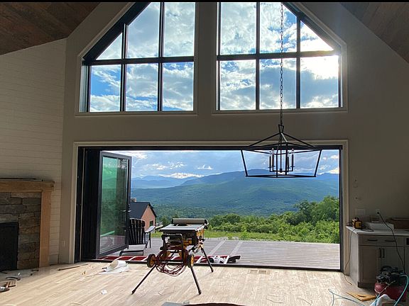 4th image of 4 Linderhof Ln