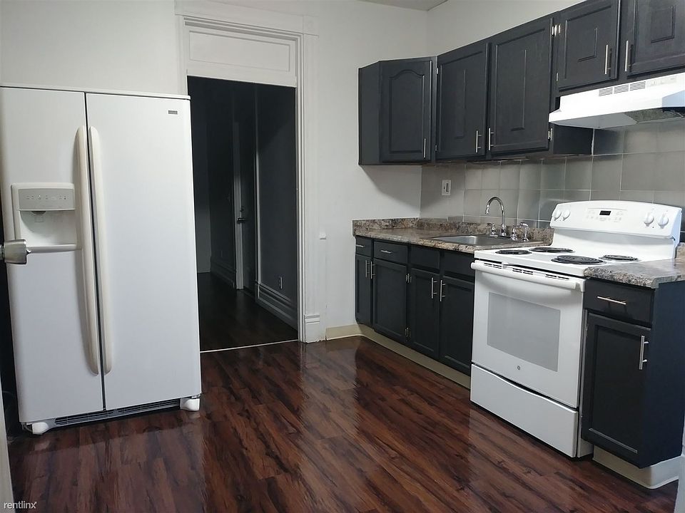 522 Bessemer Apt 1 Kitchen