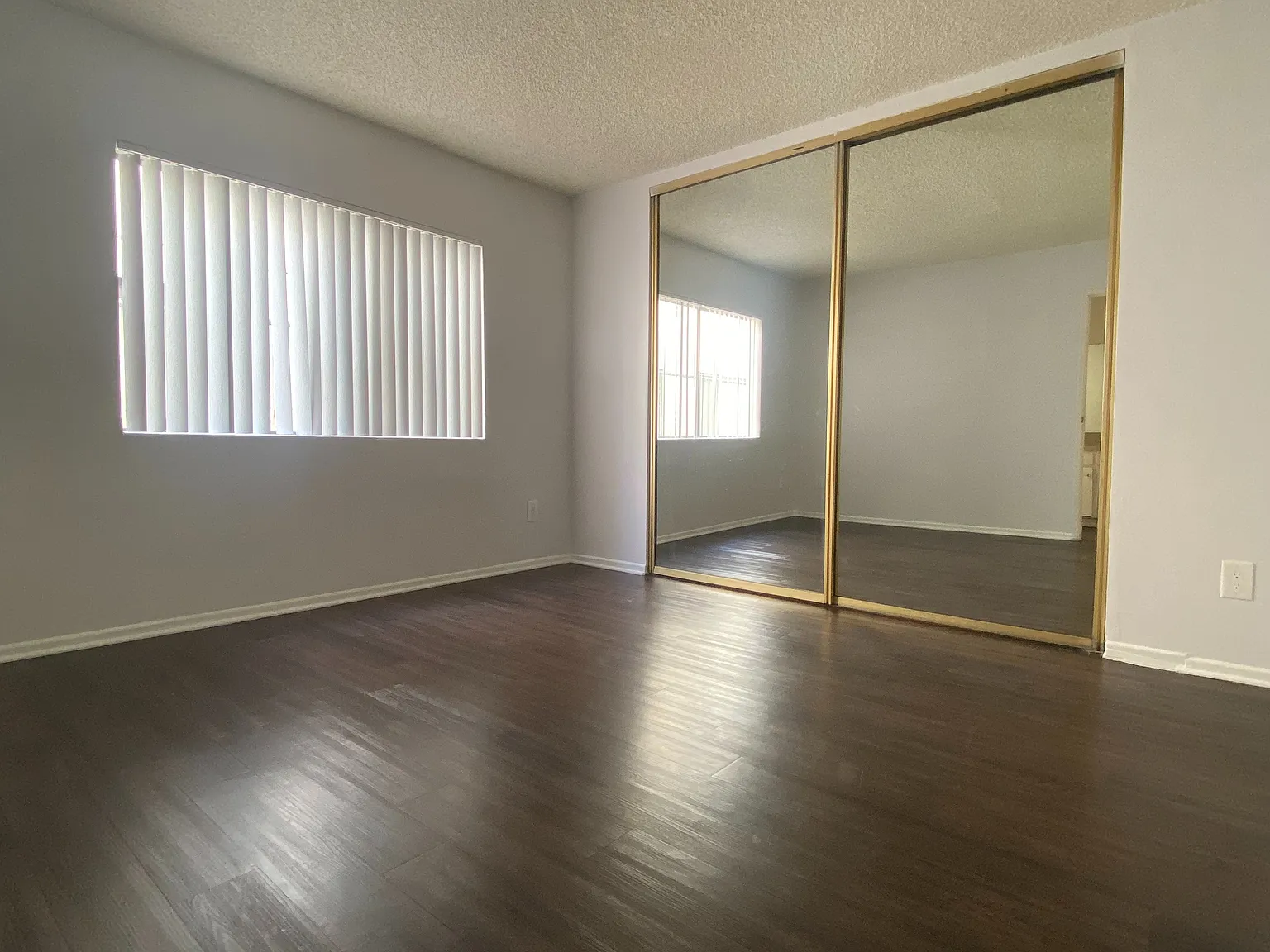 Nordhoff St - 15537 — Photo 2