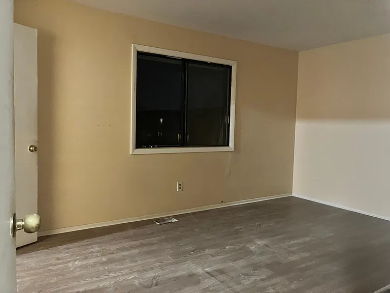 444 E 60th Pl — Photo 11