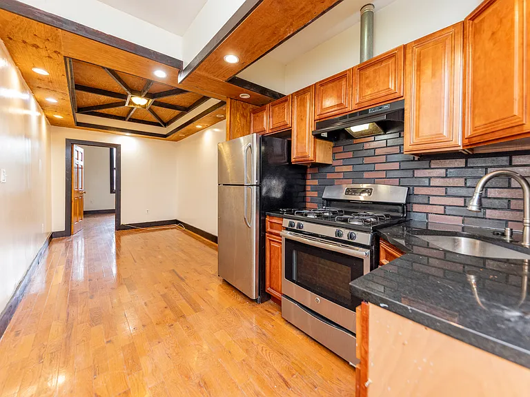 88 Starr St #2L — Photo 11