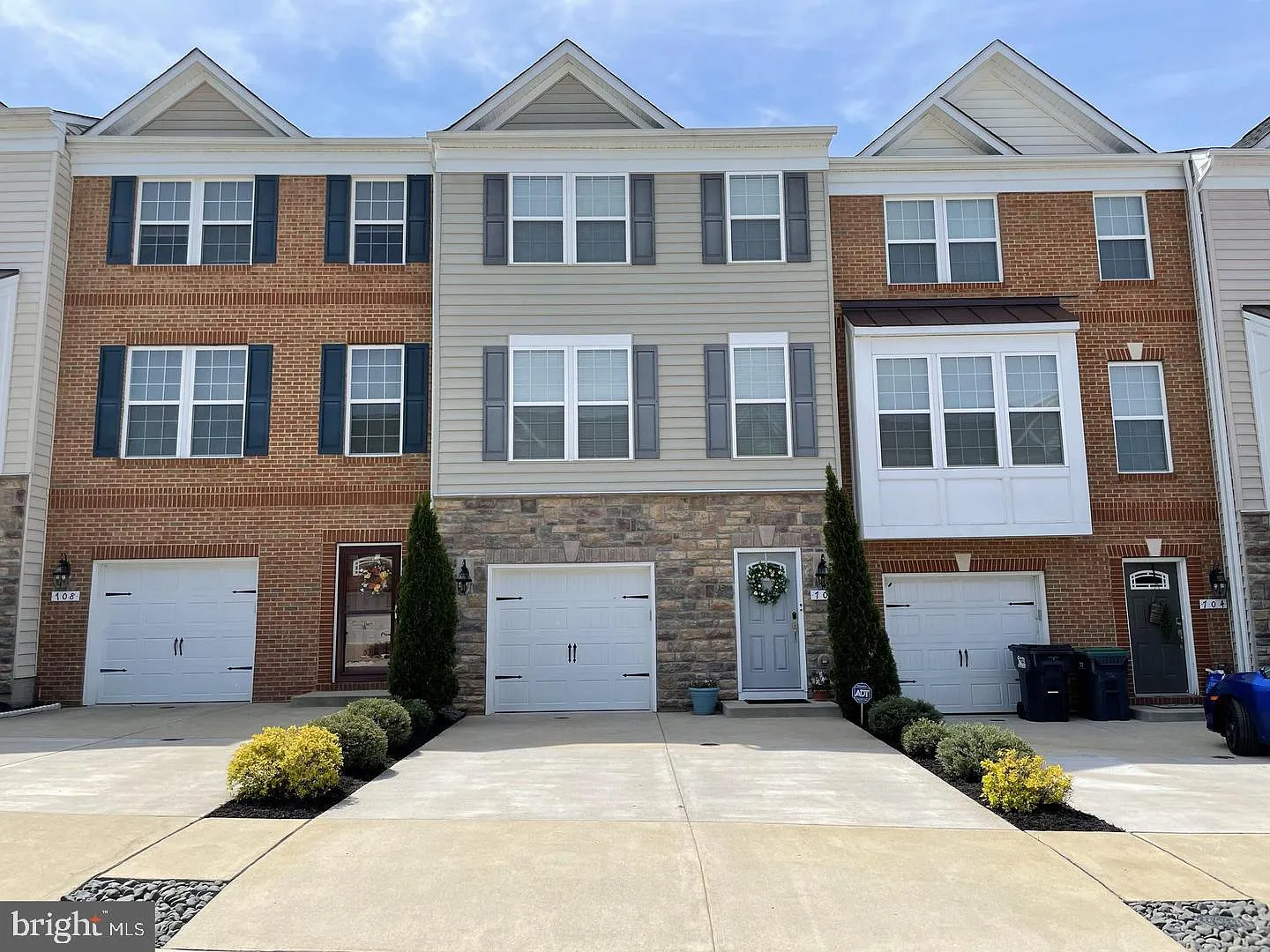3 bed, 4.0 bath, 2130 sqft, $2,695 — Photo 1