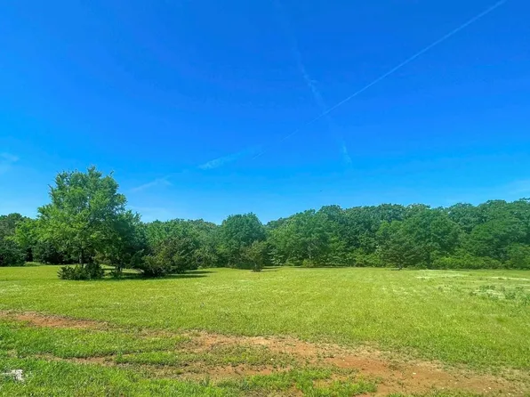 339 Cascades Blvd, Paris, TX 75462