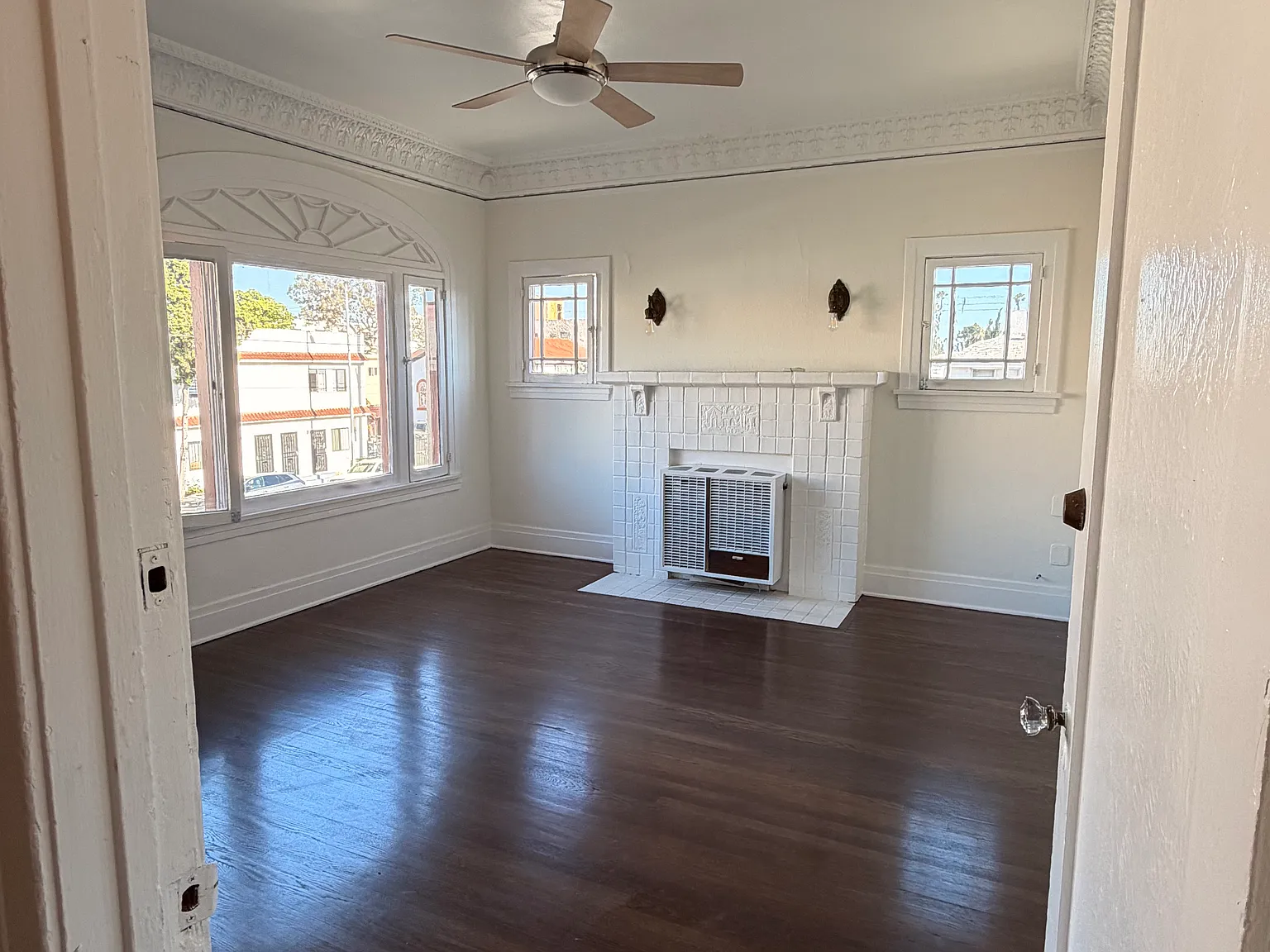 2 bed, 1050 sqft, $2,500 — Photo 4