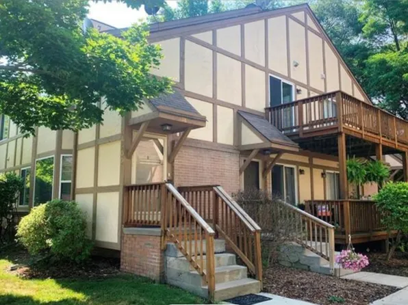 44900 Bayview Dr APT 14, Novi, MI 48377