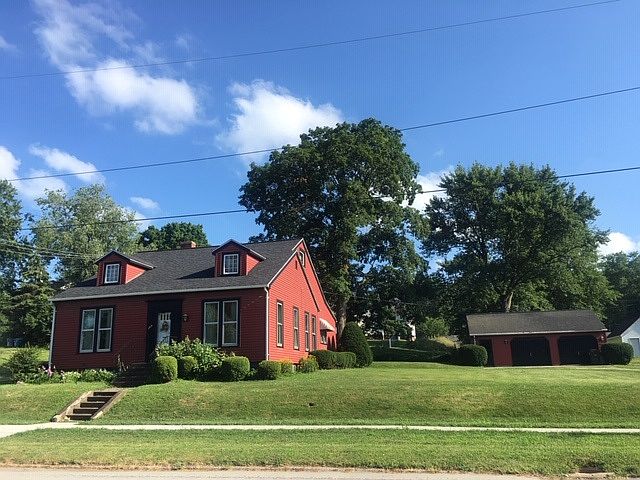 1st image of 104 W Lincoln Ave
