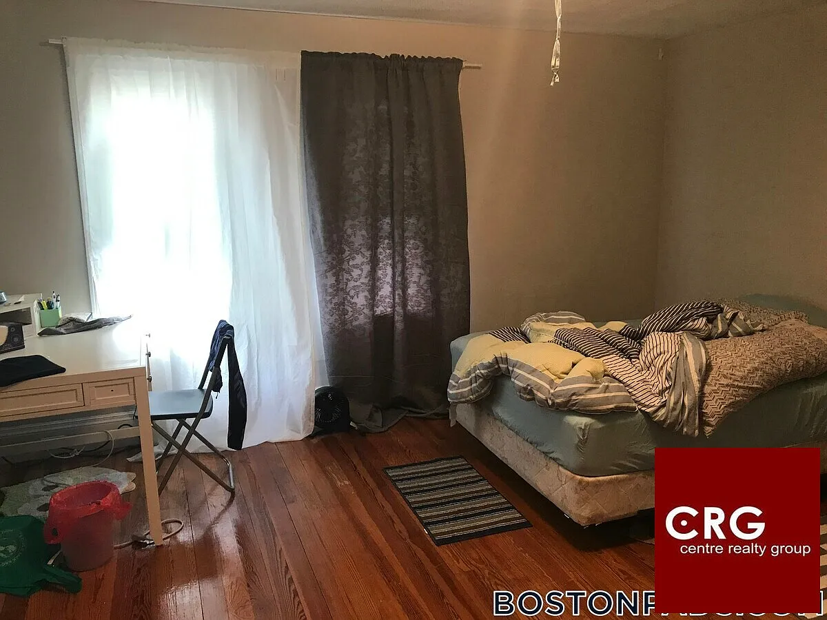 6 bed, 2.0 bath, 1000 sqft, $7,800 — Photo 4